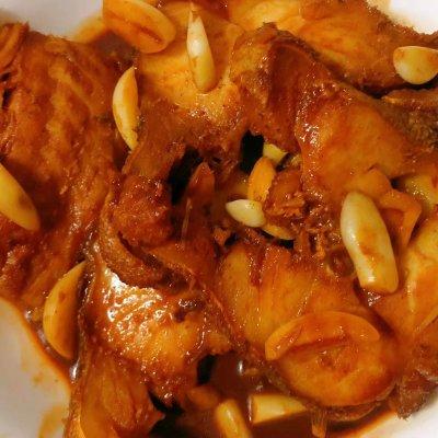 想要吃得健康，还是得吃大蒜烧鳕鱼