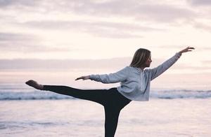 No matter where you are, move and exercise to build abs and say goodbye to fat!