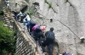 China’s Most ‘Dangerous’ Staircase: A 90-Degree Ascent Requiring Ropes