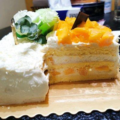 美味签到——吃过都说好的经典：榴莲芒果双拼蛋糕