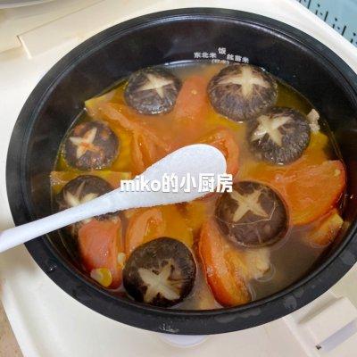 大厨教我的番茄玉米排骨汤的做法，果然好吃到没朋友