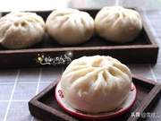 These buns have a refreshing and non-greasy filling, which is better than meat fillings! You can eat four of them after steaming, really satisfying.