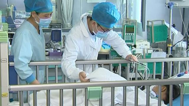 你的育儿经|9岁男童喝“矿泉水”后咳血不止还排血尿！家长一定要注意