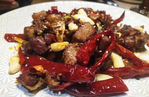 There is a restaurant on Xiqing Four Road in Xi'an, with a mix of Chinese and Western cuisine, quite distinctive.