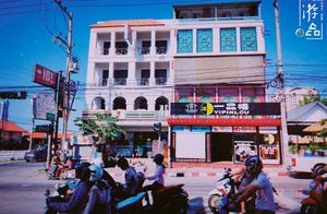 Exploring Thai 7-Eleven Convenience Stores: Cold Drinks, Bird's Nest, Instant Noodles, and My Daily Meals