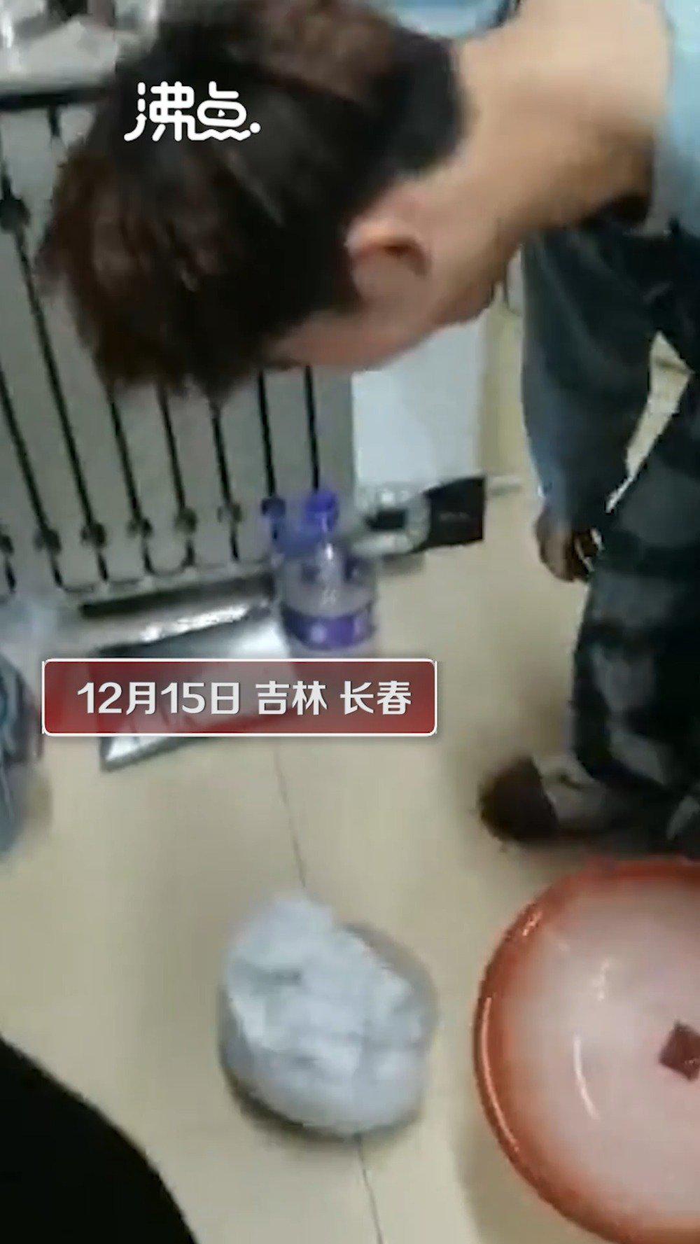 同学|东北室友把被冻毛巾当冰壶 现场教学 看呆南方室友