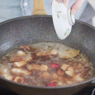 这道我最拿手的山楂土豆红烧肉，好吃到停不下筷子