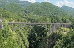 Enshi Jiuling Valley: A Condensed Version of Zhangjiajie Grand Canyon and Tianmen Mountain – Do you agree?