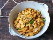 When frying eggs, don't directly add them to the pan, add one more step, the eggs will be smooth and tender without any fishy smell, and they will taste better with every bite.