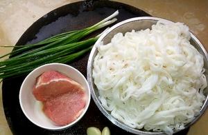Cantonese Stir-Fried Rice Noodles, Easy and Delicious Recipe, Learn in One Minute