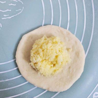 这道椰蓉面包藏着小惊喜，瞬间征服你