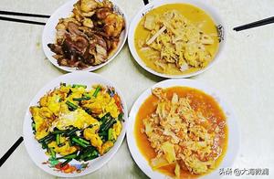 4 Home-Style Dishes for Dinner, The First Dish to Be Finished Was Sauerkraut and Pork with Potatoes