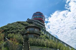 Attracts Countless Visitors' Check-in: The Rotating Restaurant Reaches an Altitude of 2560 Meters in Guizhou, Longshan River