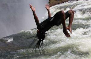 Africa's Most Thrilling Natural Swimming Pool - Located on the Banks of a 110-Meter Waterfall, Turning Your Back Leads to a Ten-Story Drop