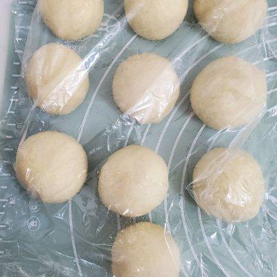 这道椰蓉面包藏着小惊喜，瞬间征服你