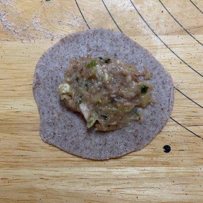 全麦白菜猪肉馅锅贴的家常做法，简单快捷又好吃