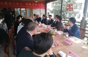 Look! Tongxiang Party Secretary Transforms into 'Tour Guide' in Wuzhen