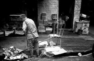 The Poor Mindset: Willing to Spend Hours to Save a Few Yuan