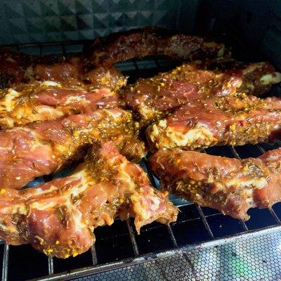 人气特色菜烤猪肋排，总有一款你所爱