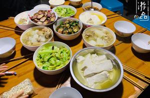 Chongqing’s Dahuofan (Tofu Brain Rice), Paired with Green Chili and Oil Peppers, But Luzhou People Prefer Hu La Ke