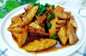 When the Seasons Change, Northerners' Dinner Tables Also Inevitably Include This Plate of Braised Bamboo Shoots, Flavoring Richer Than Meat