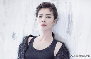 42-Year-Old Liu Tao Practices Yoga to Show Off Perfect Figure, Shaping Body and Enhancing Aura