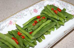 This cold dish is absolutely delicious, especially this cold marinated broad beans.