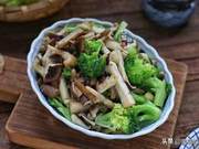 This dish is incredibly effective at reducing fat and is ranked number 1 in the low-fat meal plan. After eating it for 3 days, my weight dropped rapidly, which is really exciting!