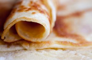When making pancakes, directly making them on the fire is a big mistake, adding this step will make the pancakes soft and layered.