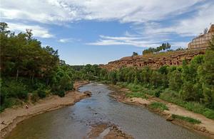 Outside Henan’s Yuntai Mountain, There’s Also a Red Stone Gorge in Shaanxi, Claimed as ‘The First Scenic Spot of the Great Wall’