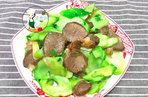 This dish is simply stir-fried and served quickly, refreshing and crisp, nutritious and low in calories, perfect to eat in February.