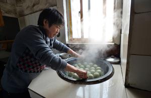 Rhubus pie, a nostalgic spring taste of green grass