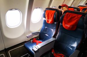 Not Bad for a Military Airline! 1-Hour Flight with Full Meal Service, No Wonder the Load Factor is So High