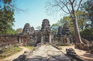 Cambodia's 'Huaqing Pool,' Now a Ruin But Stunningly Beautiful