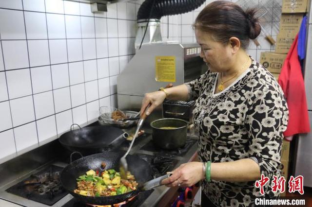 印尼|福建泉州归侨家庭年夜饭南洋味飘香