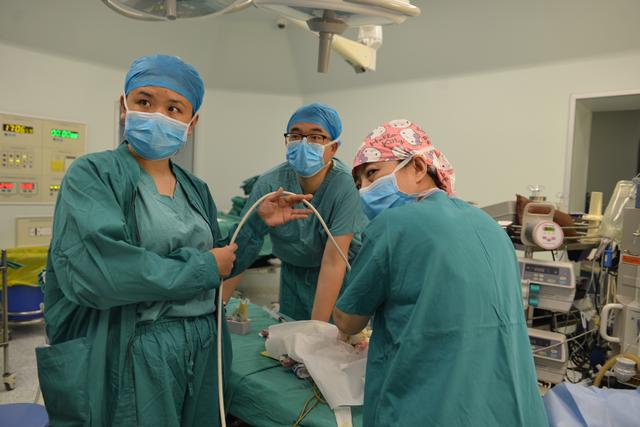 大河微医|胎儿患有严重心脏病,孕妈坚持生下孩子,出生后25天宝宝植入心脏起博器