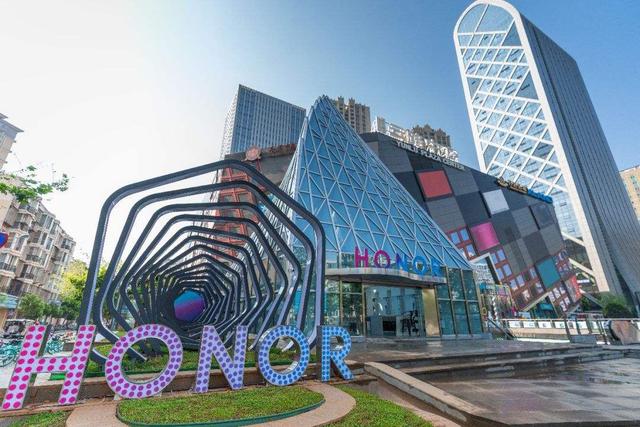 今天起；荣耀正式脱离华为母体，这六大变化正在发酵