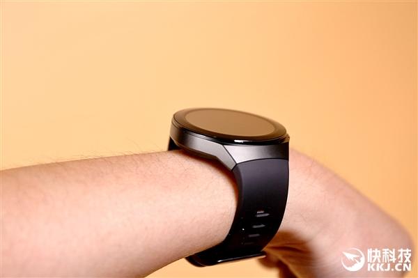 环球网@支持100种运动模式 华为Watch GT2e曜石黑开箱图赏