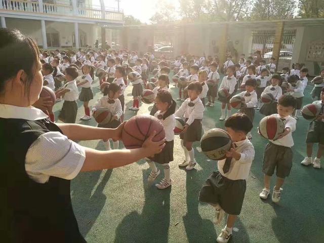 「超级宝妈」幼儿体育篮球课程的问题与有效实施