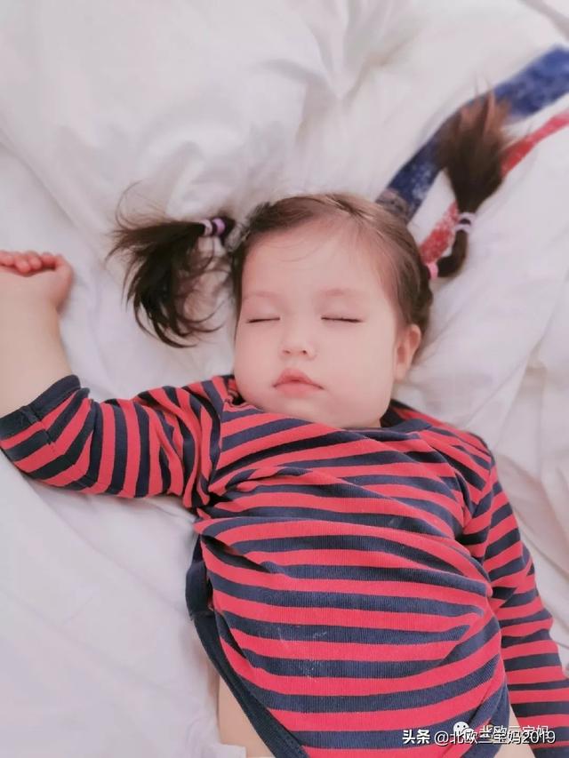 【超级宝妈】孩子几点睡能长高？睡得太晚，真的会影响孩子一生？