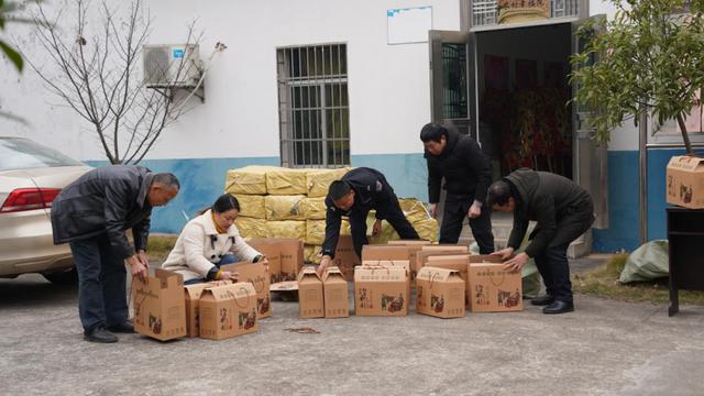 吃火锅来点红薯粉，让湘潭县谭家山镇贫困薯农好过年