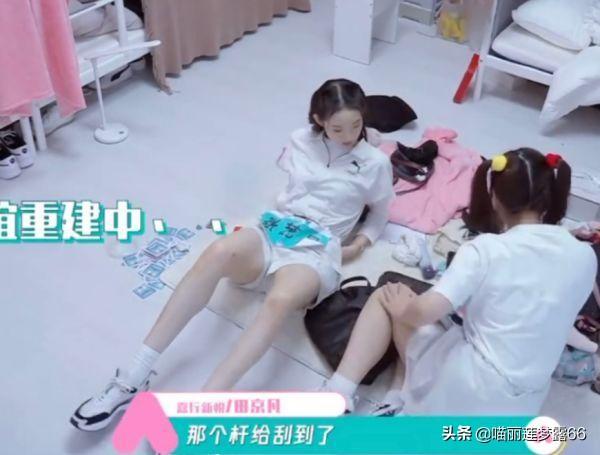 电影工厂|张艺凡穿短裤在地上打滚,却忘了镜头的存在,她的腿型无意抢镜