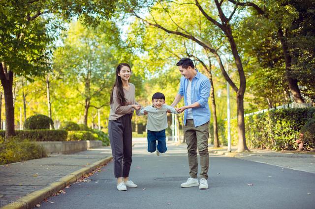 致家长：父母不“狠心”，再好的教育都是徒劳！（再忙也读一读）