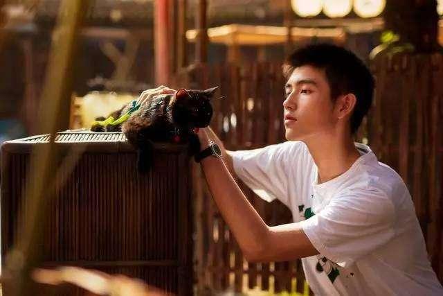 影视交流地@嫁给爱情的陈红，为陈凯歌生下两子，一个学霸一个更出色