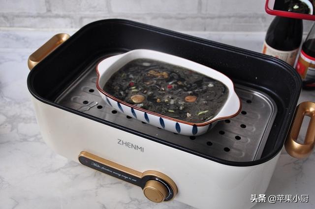 三个鸡蛋一段葱，蒸的小海鲜味道真不错，好吃不好看，真挺鲜的