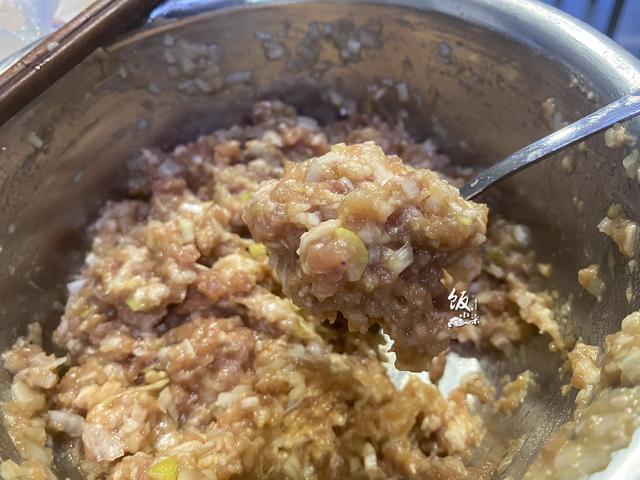 明日冬至，为家人第一次包饺子，鲜美多汁，不比饺子馆做得差