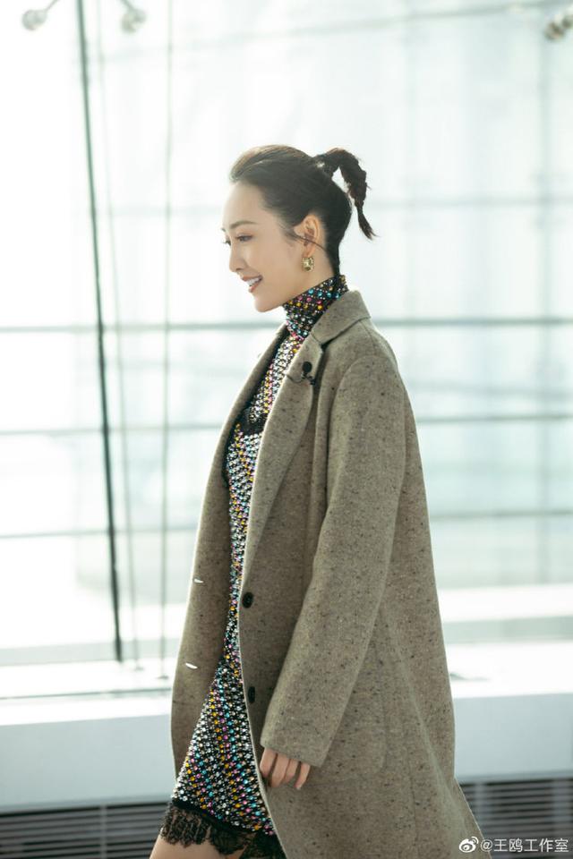 能驾驭烈焰红唇，也能素颜以对，王鸥的时尚感告诉你为何她是品牌的宠儿|影视交流地