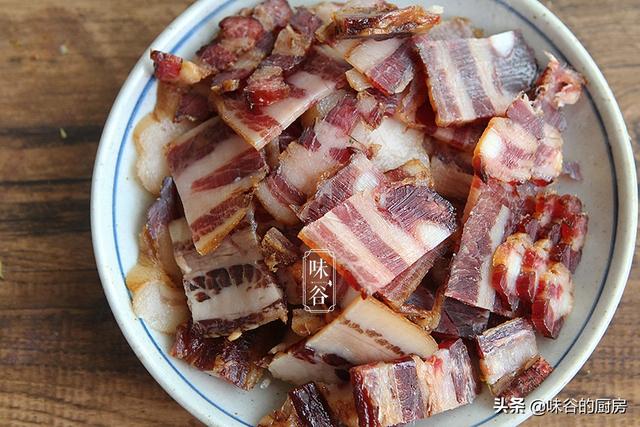 腌腊肉时，不要只会加盐，教你正确做法，咸香入味，放一年不坏