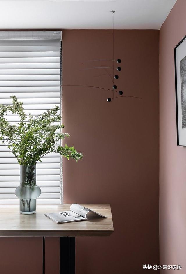 夫妻俩二次装修一切从简，吸取教训新家以灰色为主，室内简洁清爽