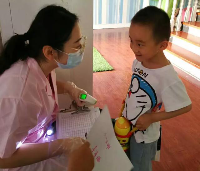 齐鲁东营资讯|亲亲宝贝欢迎“回家”——广饶街道中心幼儿园的开园第一天